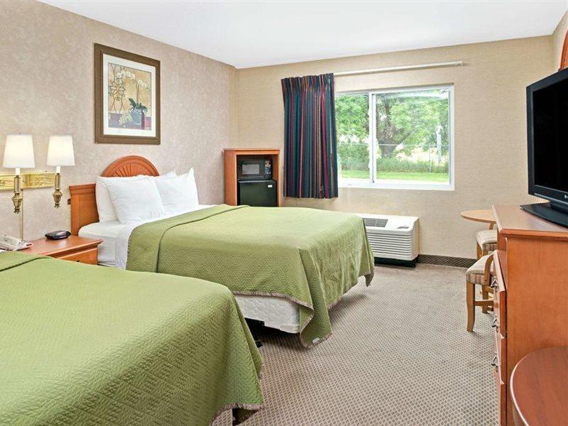 Travelodge By Wyndham Lincoln Airport I-80 Dış mekan fotoğraf